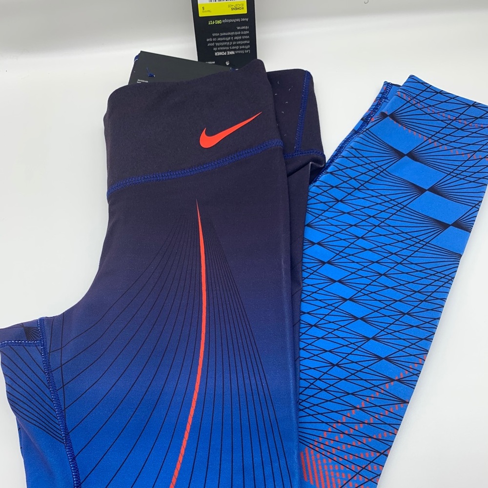 Nike Legendary Tight Fit Leggings